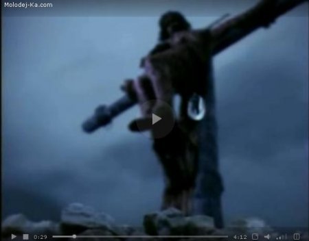 Упала слеза на горячий песок...