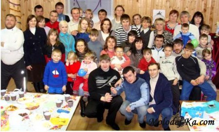 Сердечно поздравляем всех вас с Рождеством Христовым и Новым годом! Будьте счастливы в наступившем году!