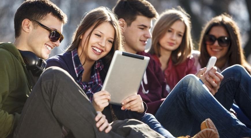 cropped-young-people-using-smartphones-and-tablets-1.jpg